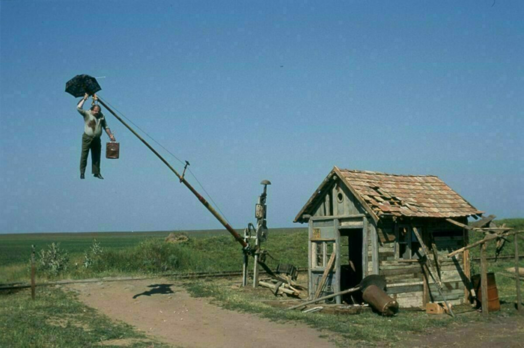 сюжет фильма черная кошка белый кот 1998